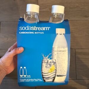 Soda stream Carbonating Bottles 2 x 1L
